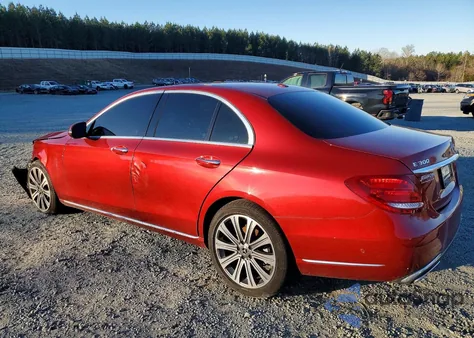 2018 Mercedes-Benz E 300 z USA, uszkodzony, nr VIN WDDZF4JB2JA445032